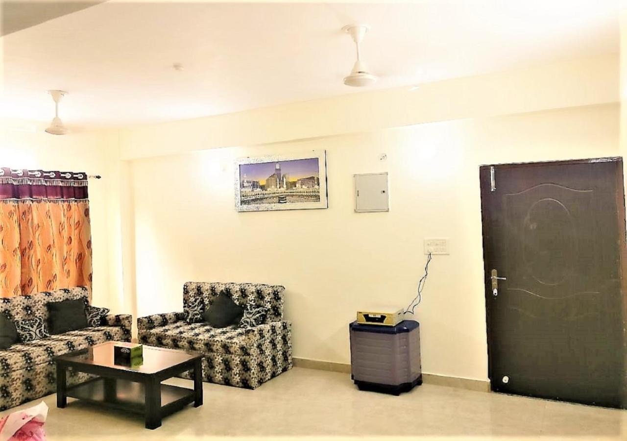 ורנאסי Pretty Garden View Apartment 3Bhk Furnished Flat Near Kashi Vishwanath Temple מראה חיצוני תמונה